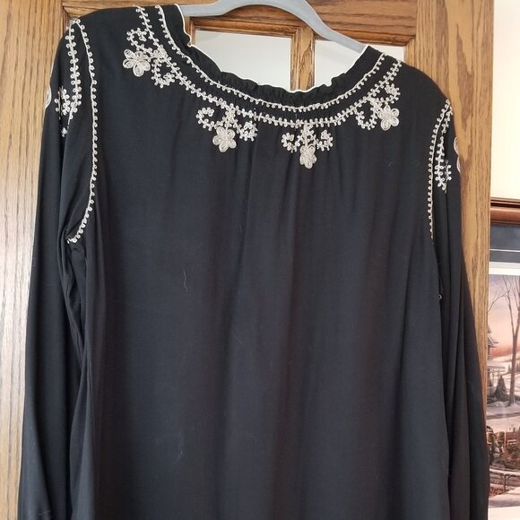 Beautiful Top, Black Embroidered Tunic - M - Picture 2 of 5